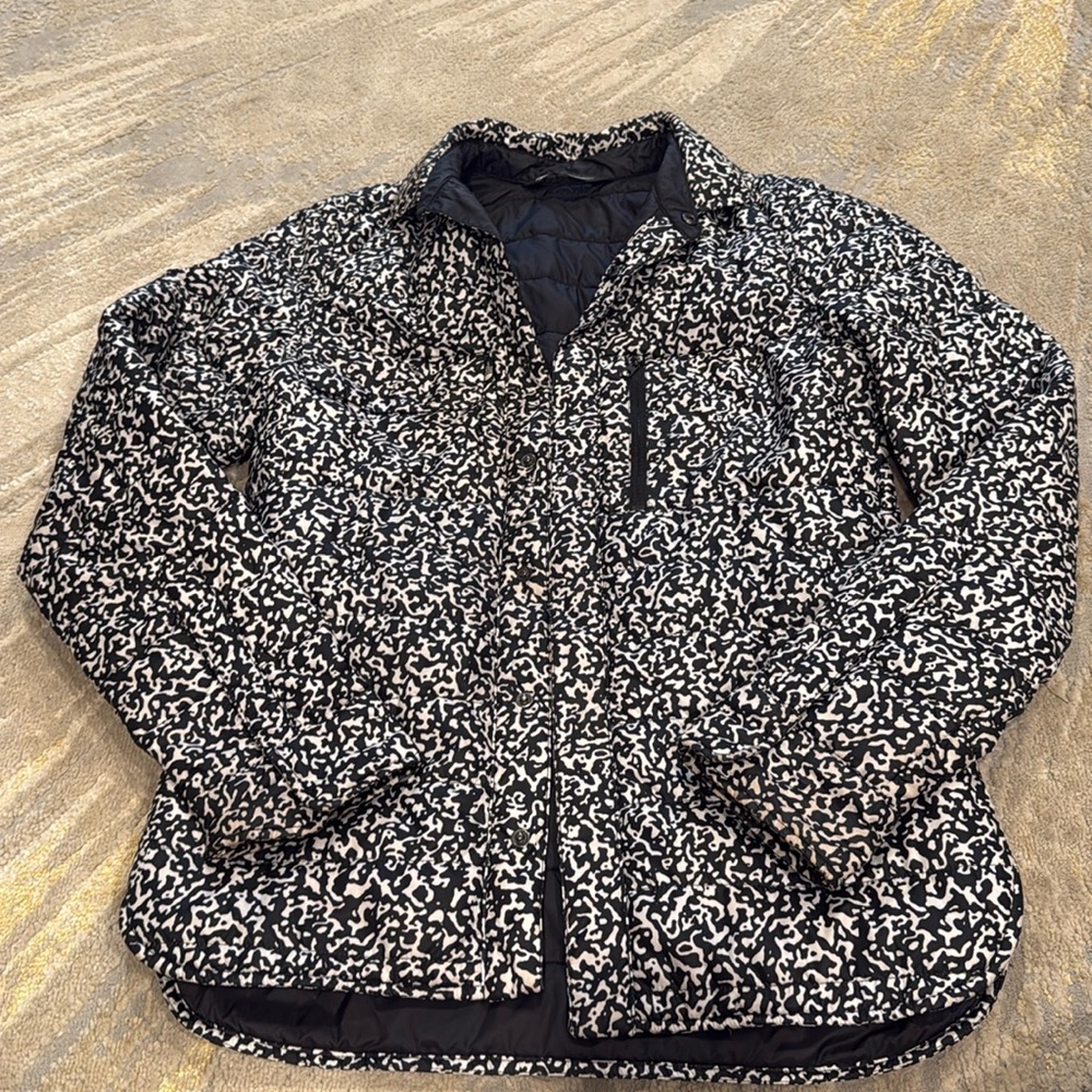 The North Face Whoisthis Jacket size XS snap buttons only light puffer jacket